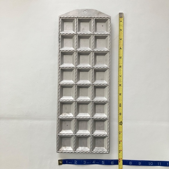 Ravioli Mold for Making 24 Square Ravioli of 32x32 mm with Square Filling Pocket - Picture 7 of 8